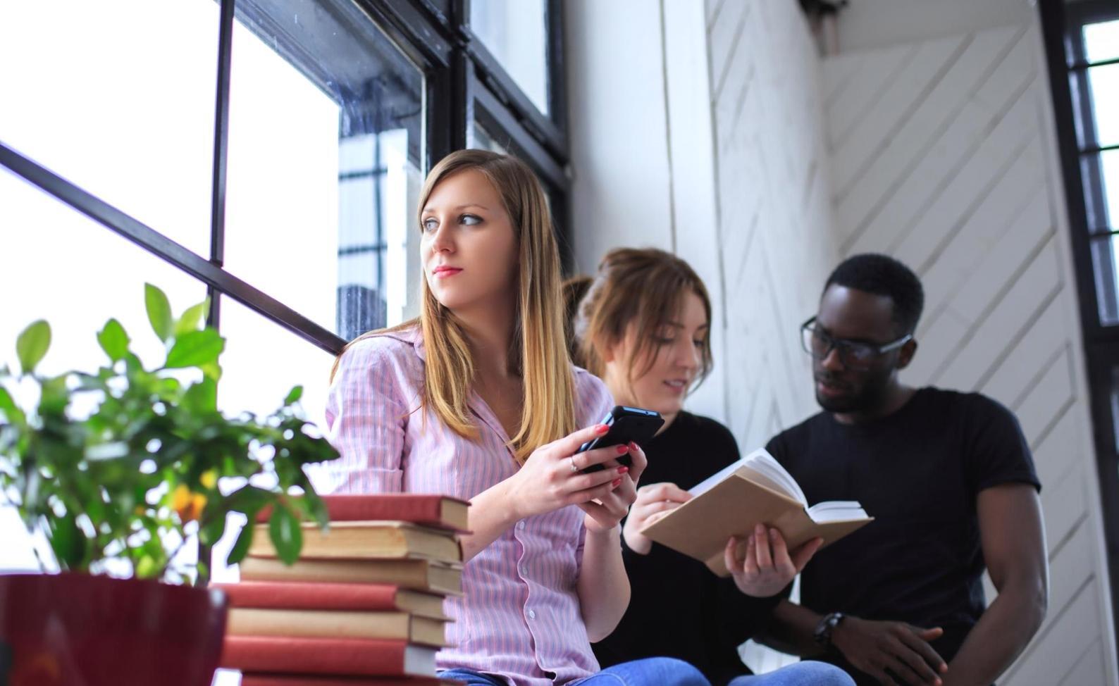 Persona trabajando en finanzas emprendedoras